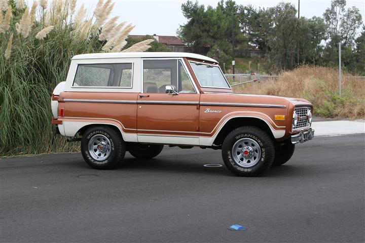 1977 Ford Bronco U100 Ranger 4x4 Sport Wagon