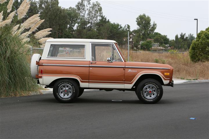 1977 Ford Bronco U100 Ranger 4x4 Sport Wagon