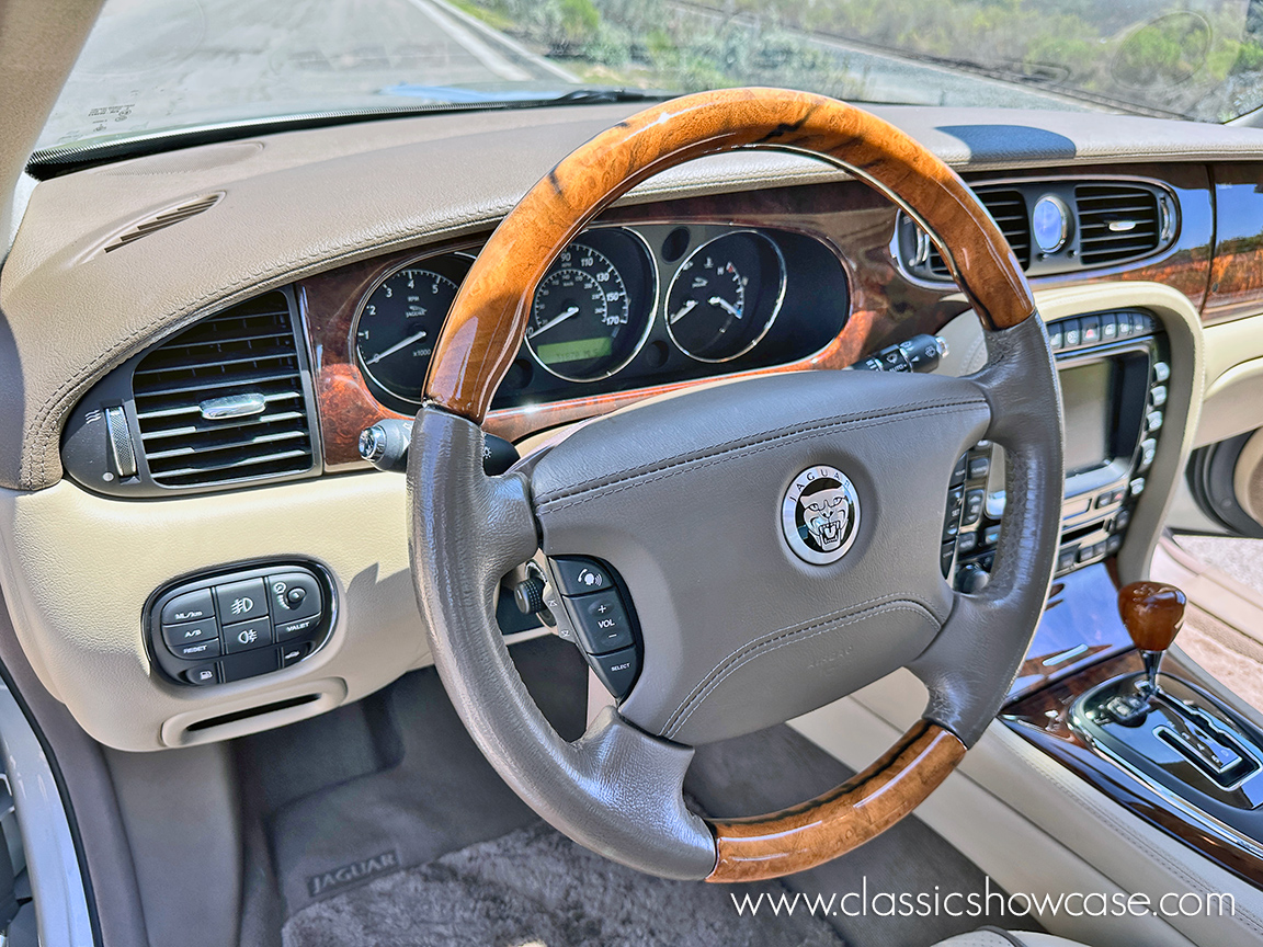 2009 Jaguar XJ Vanden Plas 4.2 Sedan