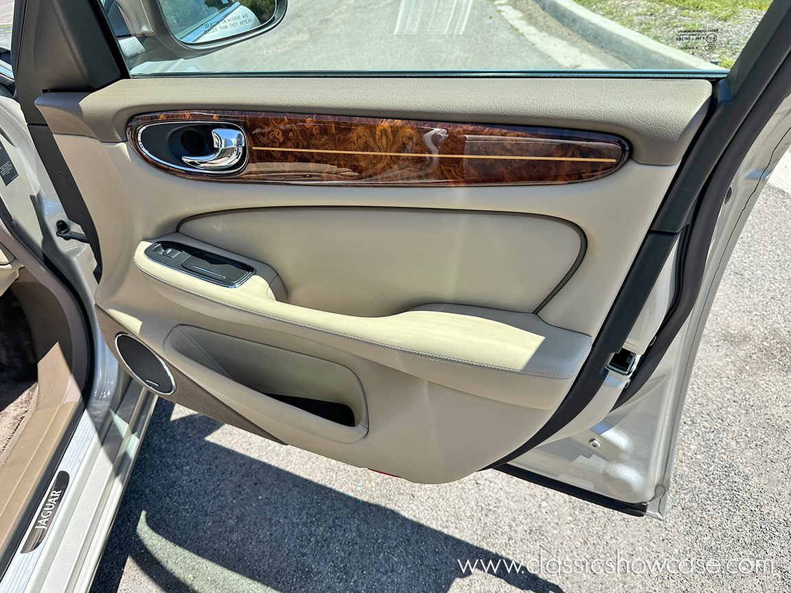 2009 Jaguar XJ Vanden Plas 4.2 Sedan
