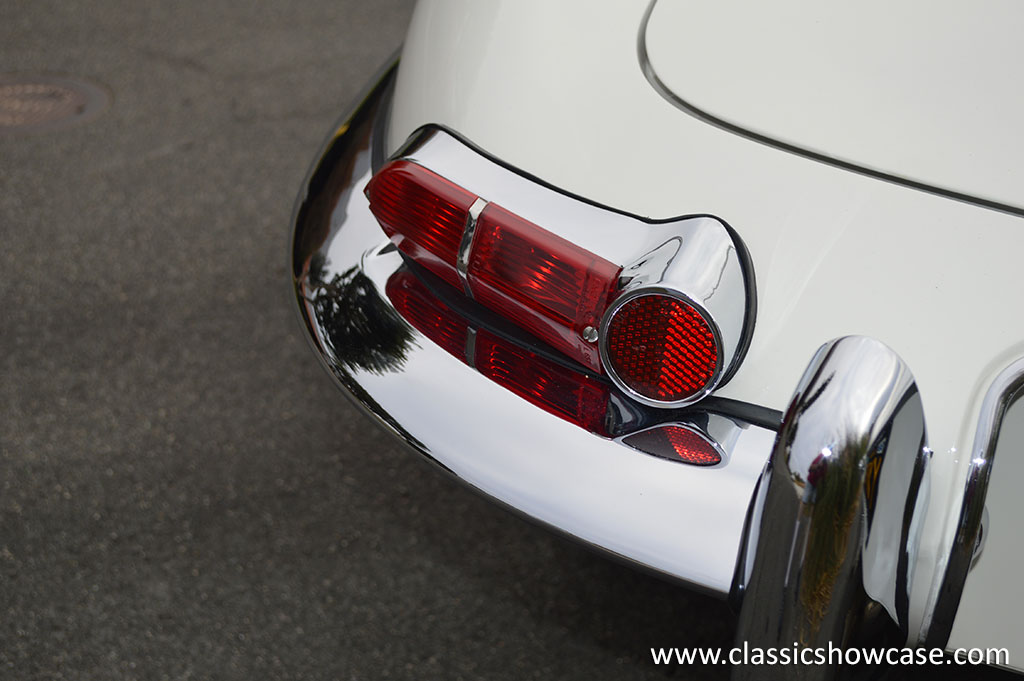 1961 Jaguar XKE Series 1 3.8 OTS, Outside Bonnet Latch