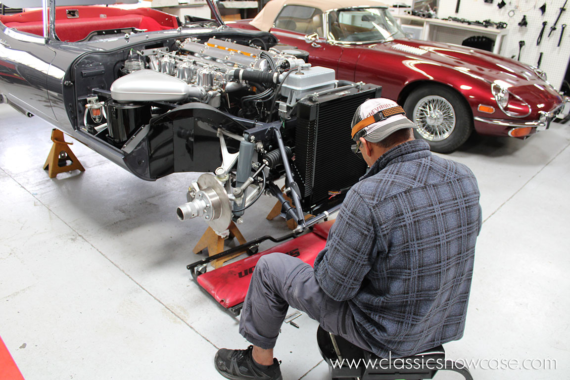 1961 Jaguar-XKE Series 1 3.8 OTS, Outside Bonnet Latch