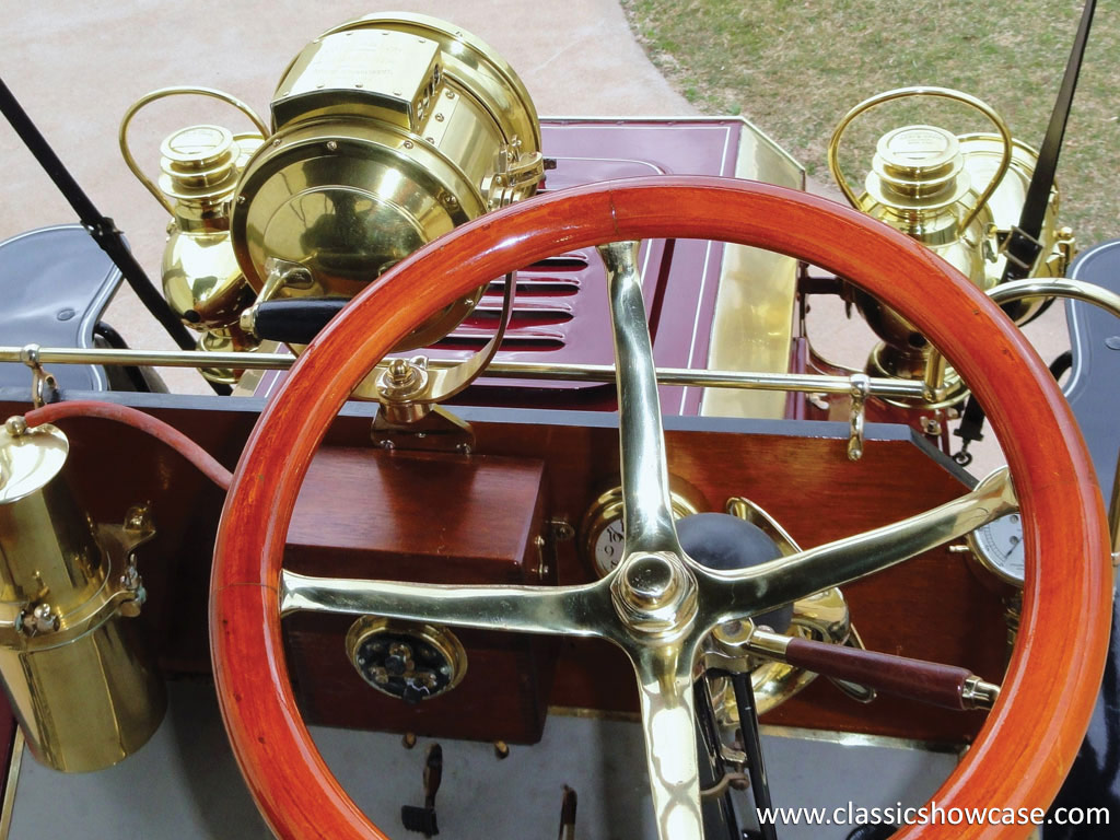 1905 REO Two-Cylinder Five-Passenger Detachable Tonneau