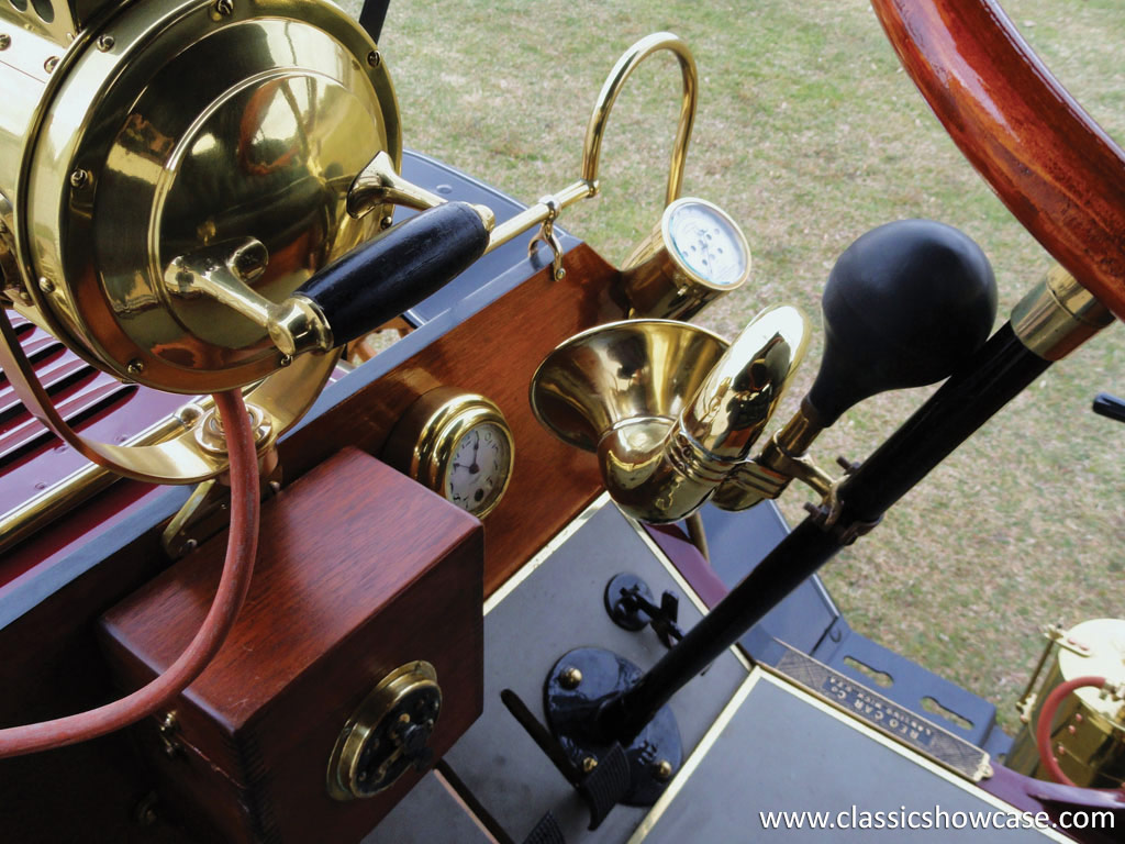 1905 REO Two-Cylinder Five-Passenger Detachable Tonneau